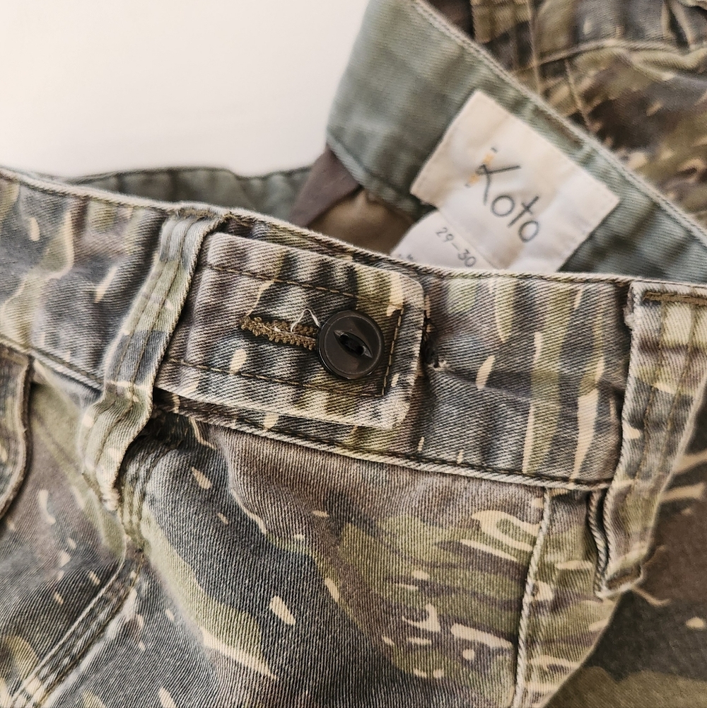 Koto x UO Skinny Tiger Print Camo Men Chino - Picture 13 of 15